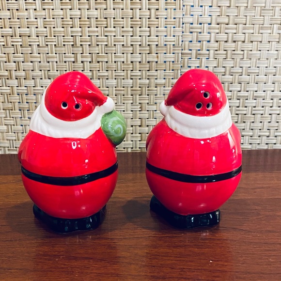 🎄🌟HP🌟VTG Set Ceramic Jolly Santa Salt & Pepper Shakers - Picture 3 of 8